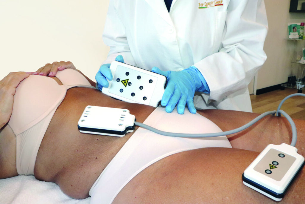 Trattamento di fotobiomodulazione su addome donna