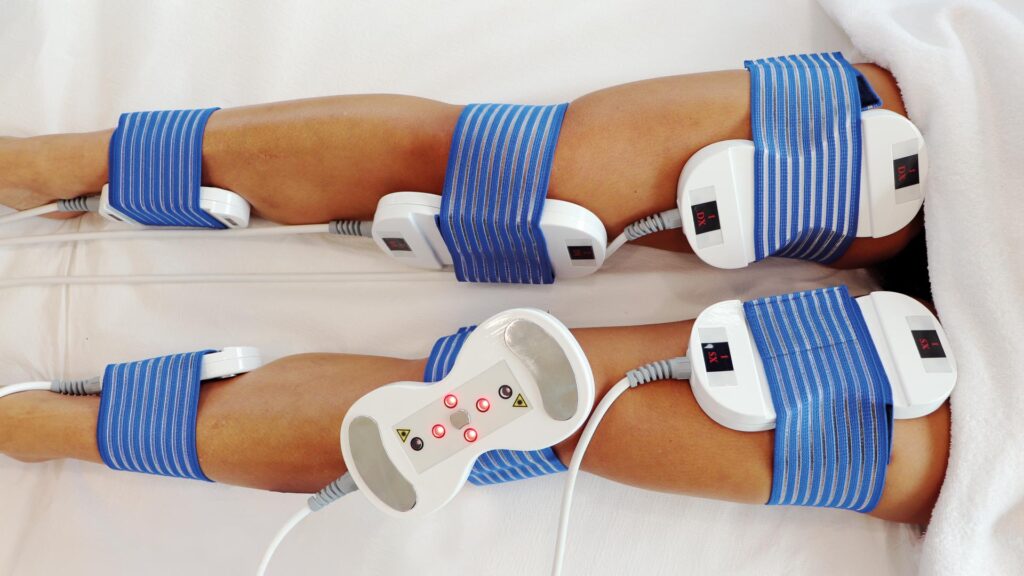 Trattamento di stimolazione neuromuscolare gambe